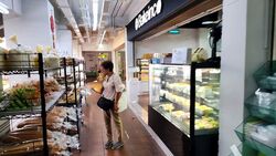 Tampines Heart (D18), Shop House #587076951
